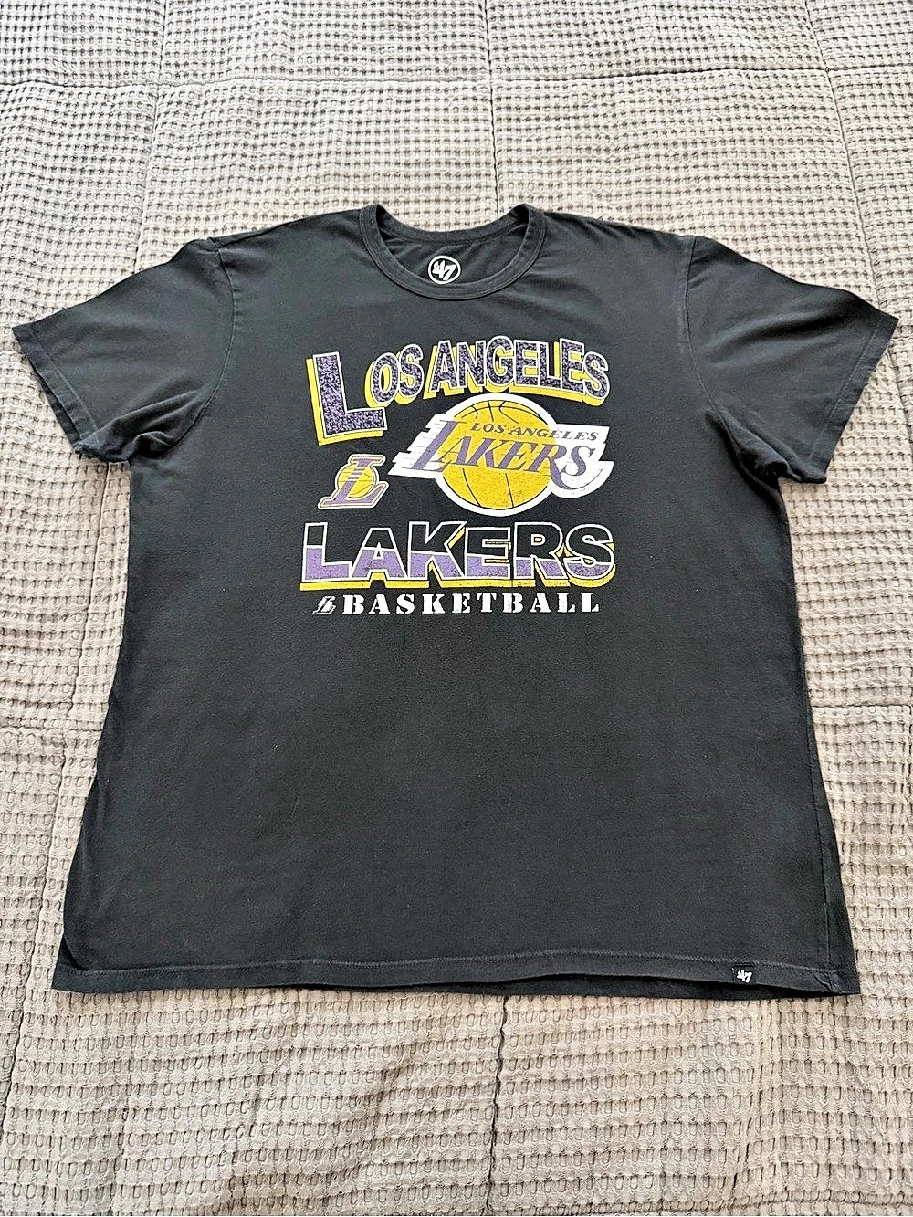 47 Los Angeles Lakers Basketball graphic tee Lakers Basketball Graphic Tee XXL